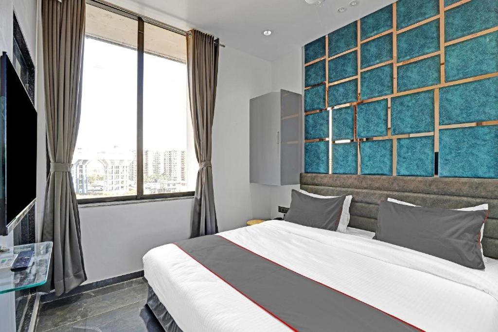 Hotel The Lowell Surat Exterior photo